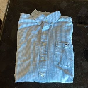 Vineyard vines men’s long sleeve casual button down shirt.